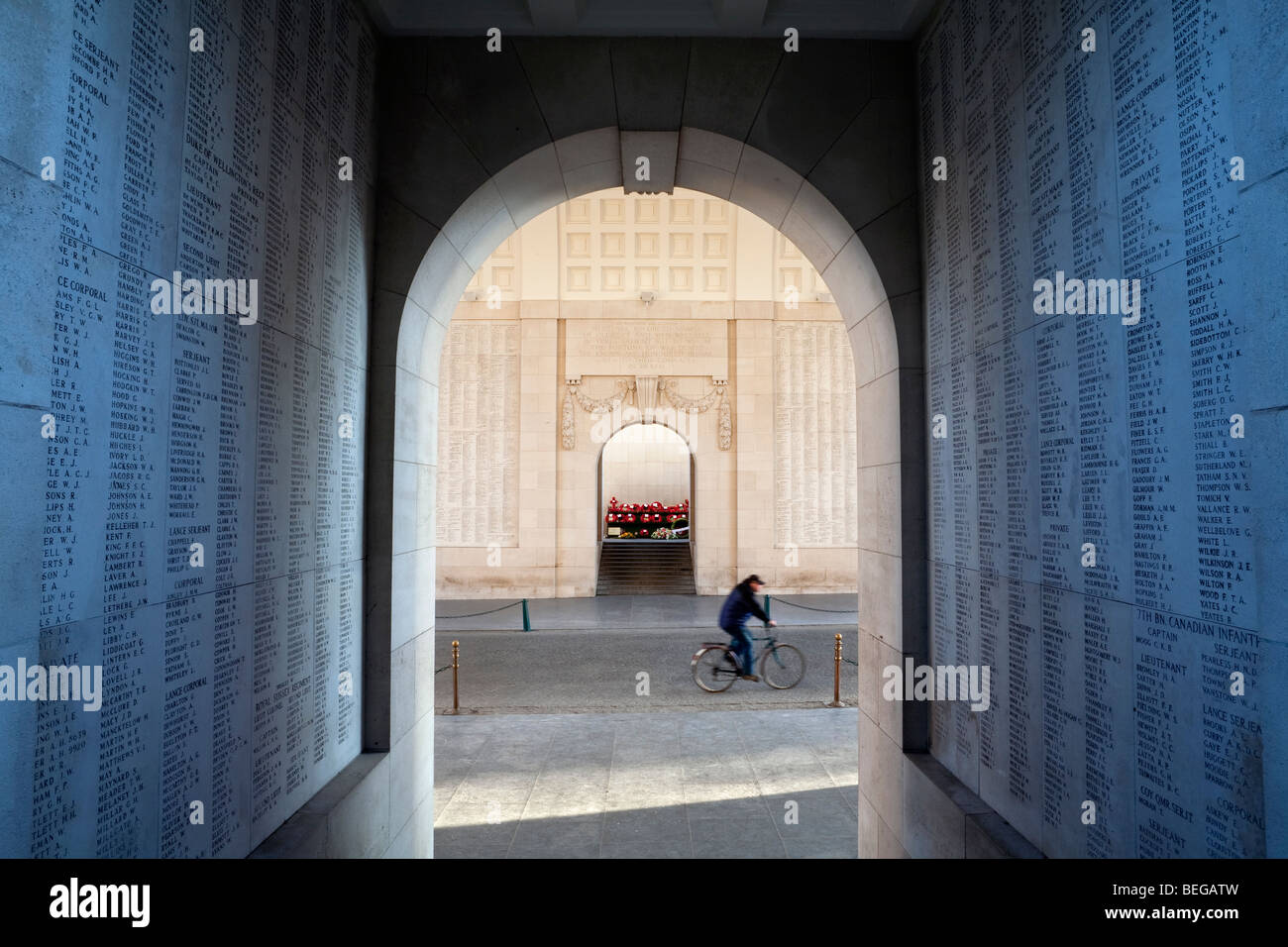 Memorial Menin Gate à Ypres, contenant les noms de 54 896 britanniques qui sont morts dans les batailles de la Première Guerre mondiale et sans tombe connue. Banque D'Images