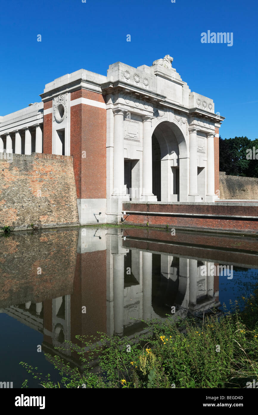 Memorial Menin Gate, contenant les noms de 54 896 britanniques qui sont morts dans les batailles de la Première Guerre mondiale et sans tombe connue. Banque D'Images