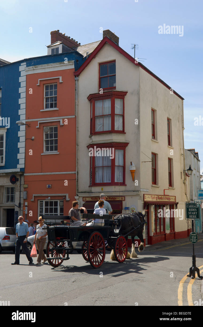 Cheval de tourisme et panier,Tenby, Pembrokeshire, Pays de Galles, Royaume-Uni. Banque D'Images