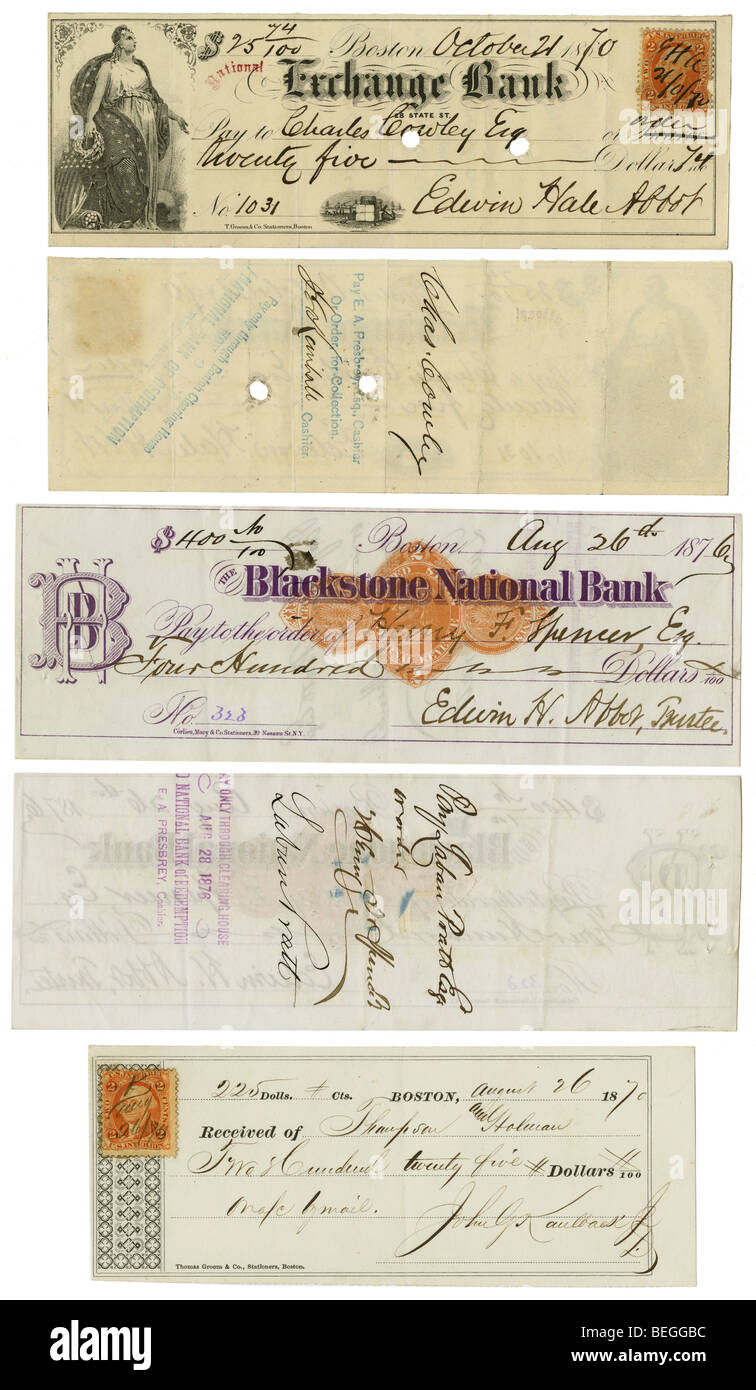 1870 et 1876 chèques bancaires, avant et arrière, a approuvé avec les timbres fiscaux internes. De plus, un reçu de caisse 1870. Banque D'Images