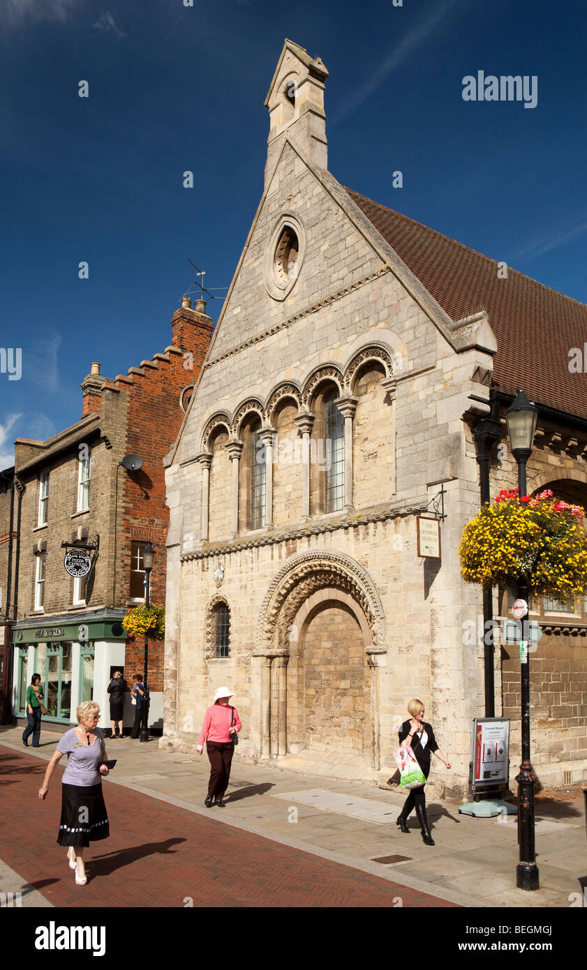 L'Angleterre, Cambridgeshire, Huntingdon, High Street, Cromwell Museum, dans le vieux bâtiment de l'école de grammaire Banque D'Images