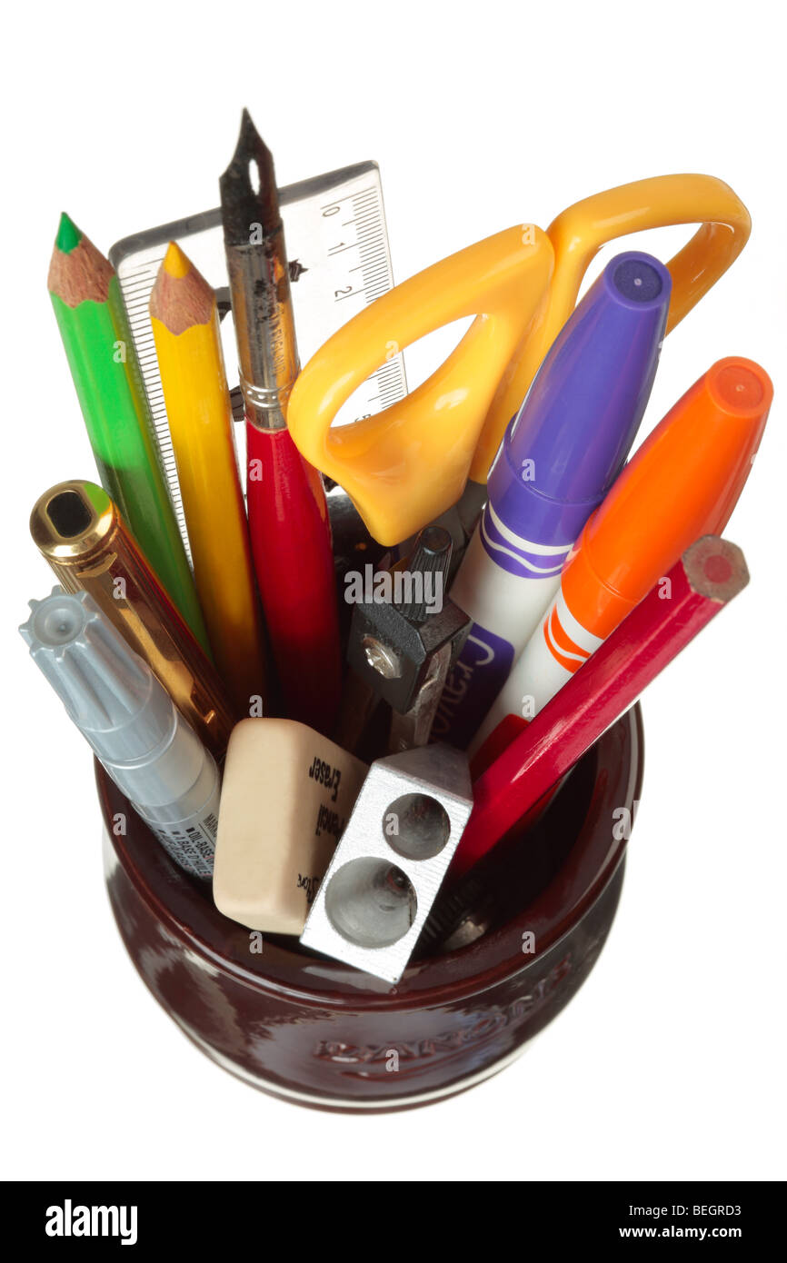 Pot of pens Banque d'images détourées - Alamy