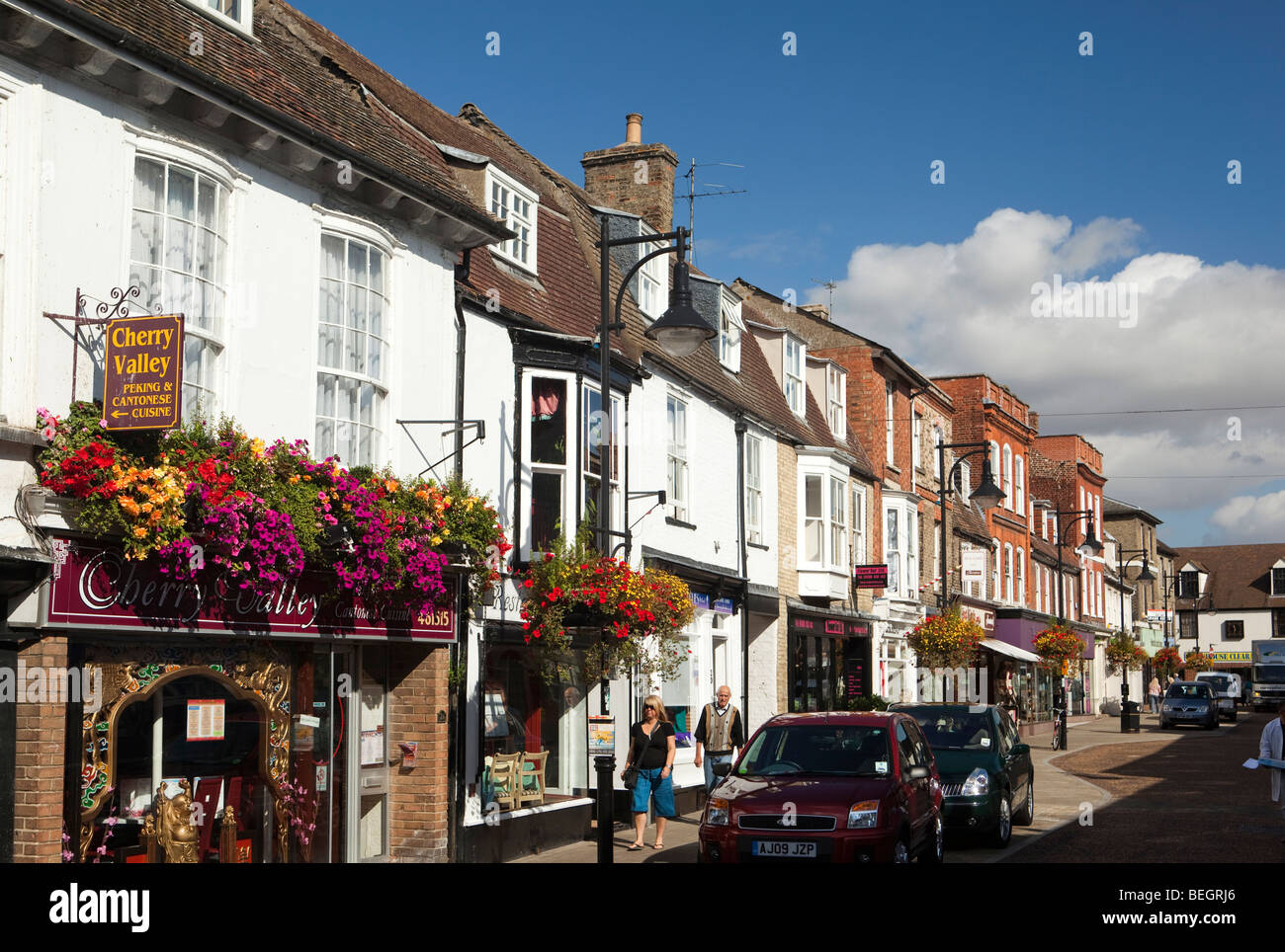 L'Angleterre, Cambridgeshire, St Ives, Bridge Street, boutiques dans la partie-route piétonne Banque D'Images