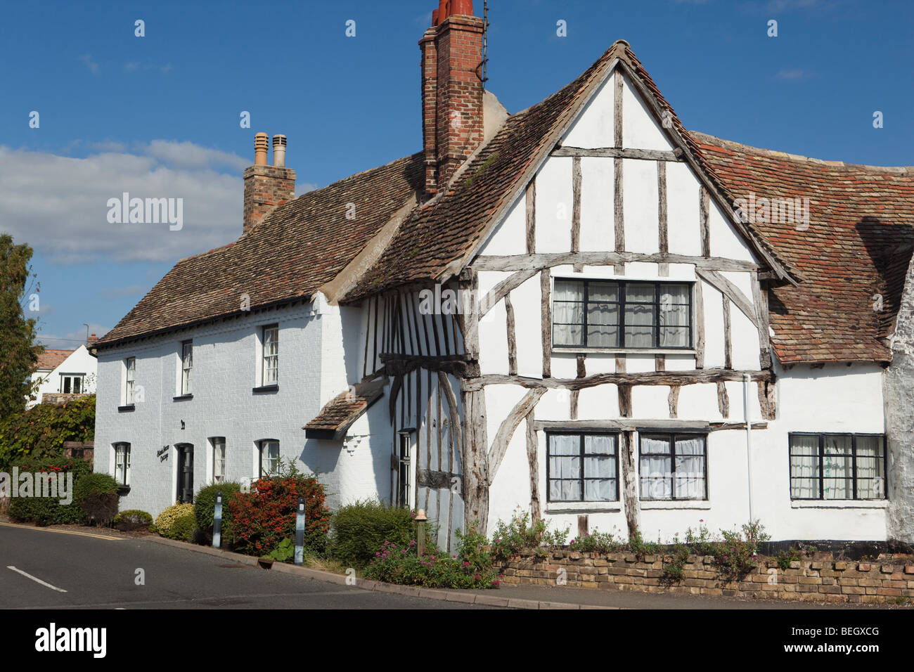 L'Angleterre, Cambridgeshire, Huntingdon, Houghton village plus ancienne maison en bois ancien George and Dragon Inn Banque D'Images