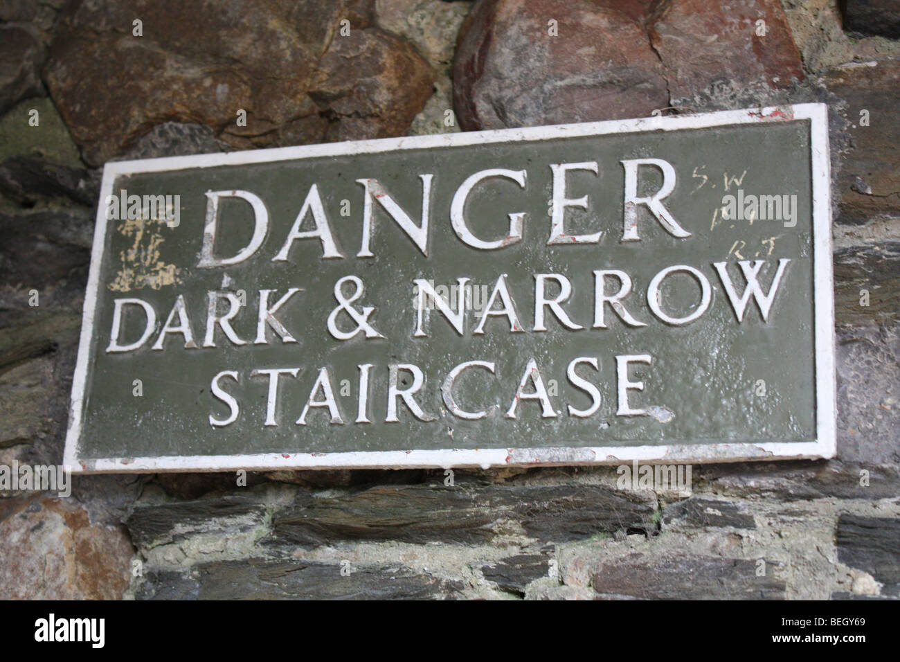 Le signe de danger à Carmarthen Castle Banque D'Images