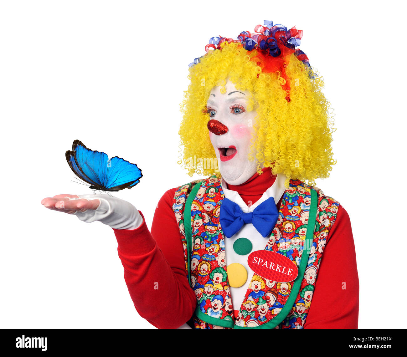 Clown holding blue butterfly isolated over white Banque D'Images