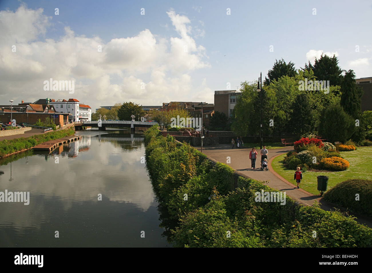 Tonalité de la rivière et le pont de la ville de Taunton, Somerset, England, UK Banque D'Images