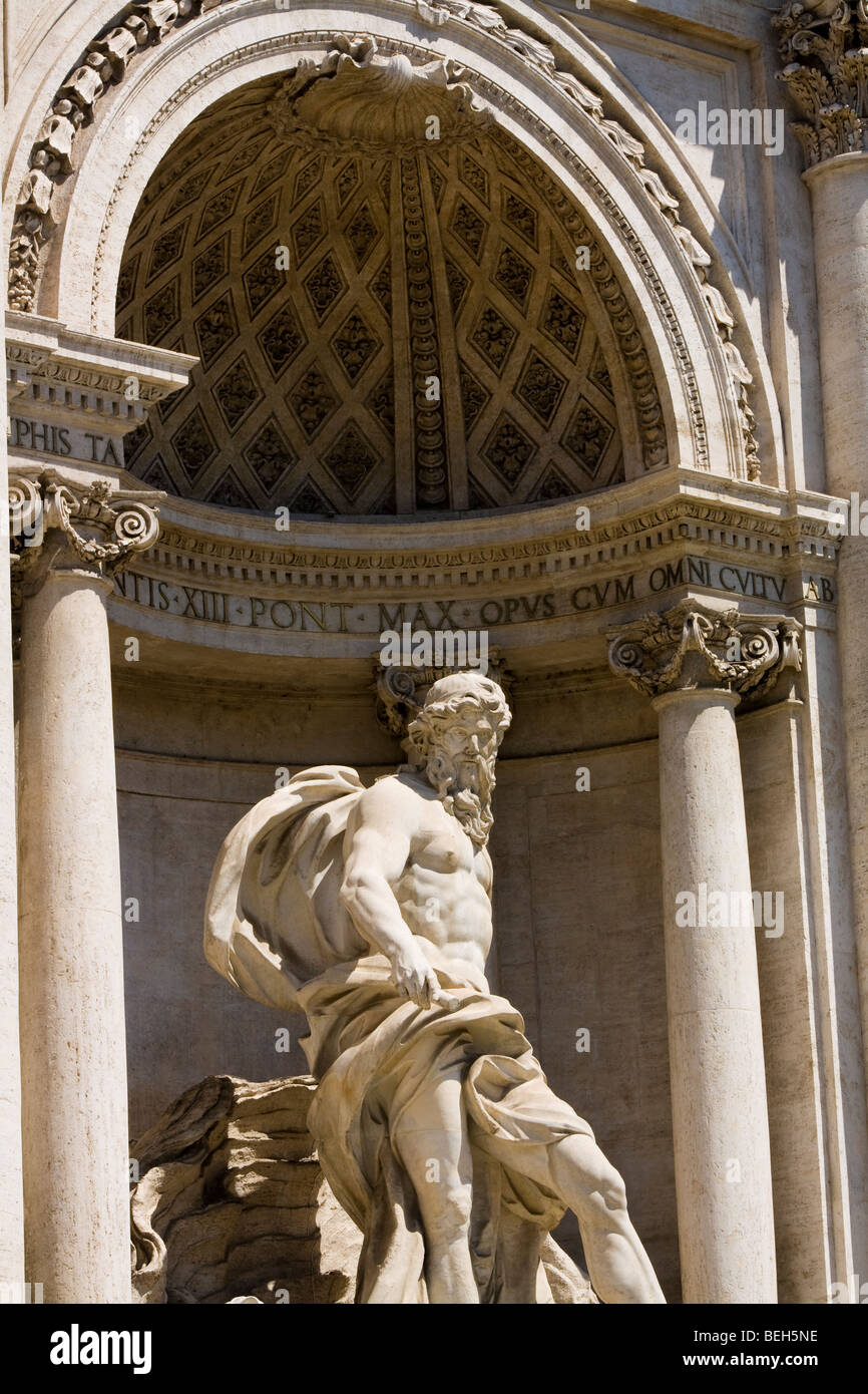 Rome, Italie. La fontaine de Trevi Fontana di Trevi 1763 par Nicola Salvi avec la figure de Neptune Banque D'Images