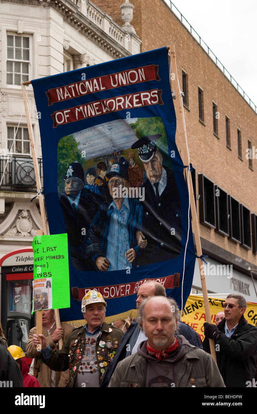 Chesterfield Les syndicats peuvent jour mars à la place du marché de Chesterfield Derbyshire 2009 East Midlands Banque D'Images