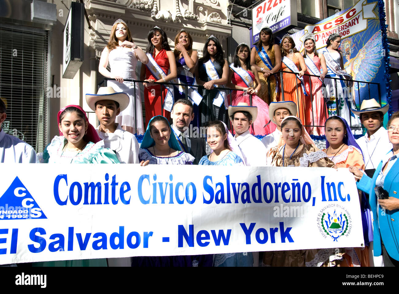 NYC Défilé hispanique (Desfile de la Hispanidad), célébrant le Hispanic-Latino Heritage, octobre est le Mois du patrimoine hispanique. Banque D'Images