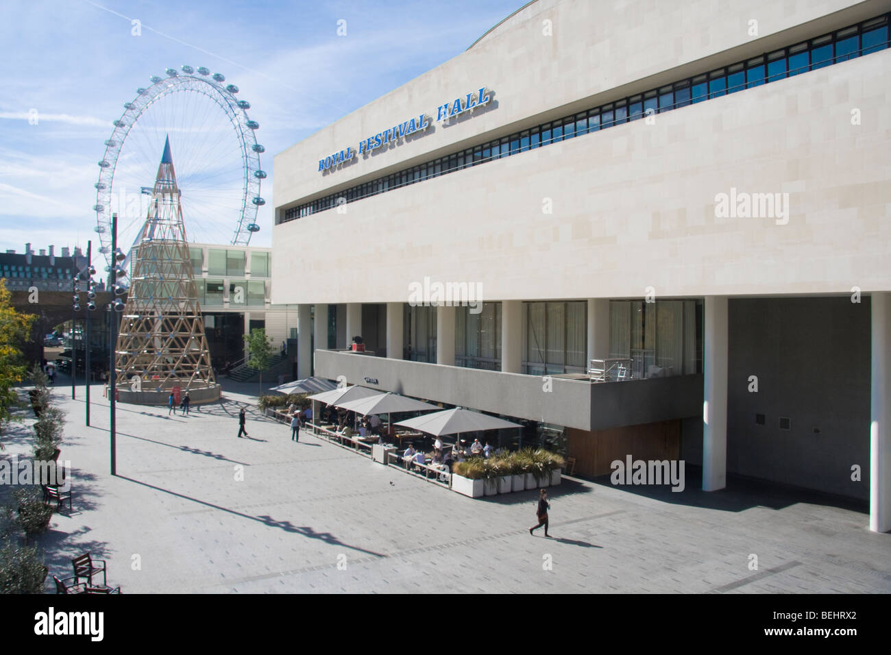 Royal Festival Hall et le London Eye London England Banque D'Images