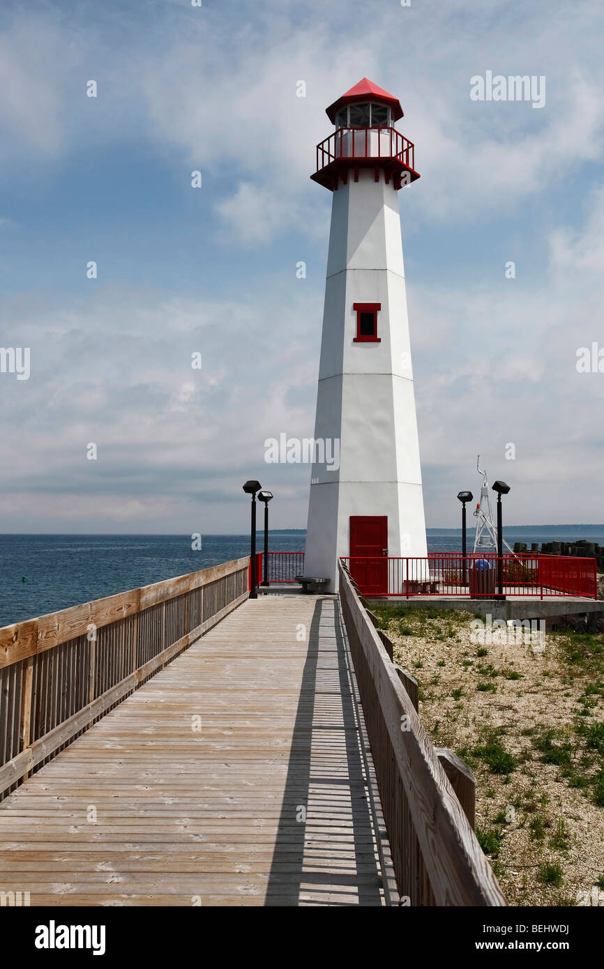 Phare de Wawatam sur le lac Huron à Saint Ignace Michigan aux États-Unis horizon de paysage à faible angle personne aucune verticale haute résolution Banque D'Images