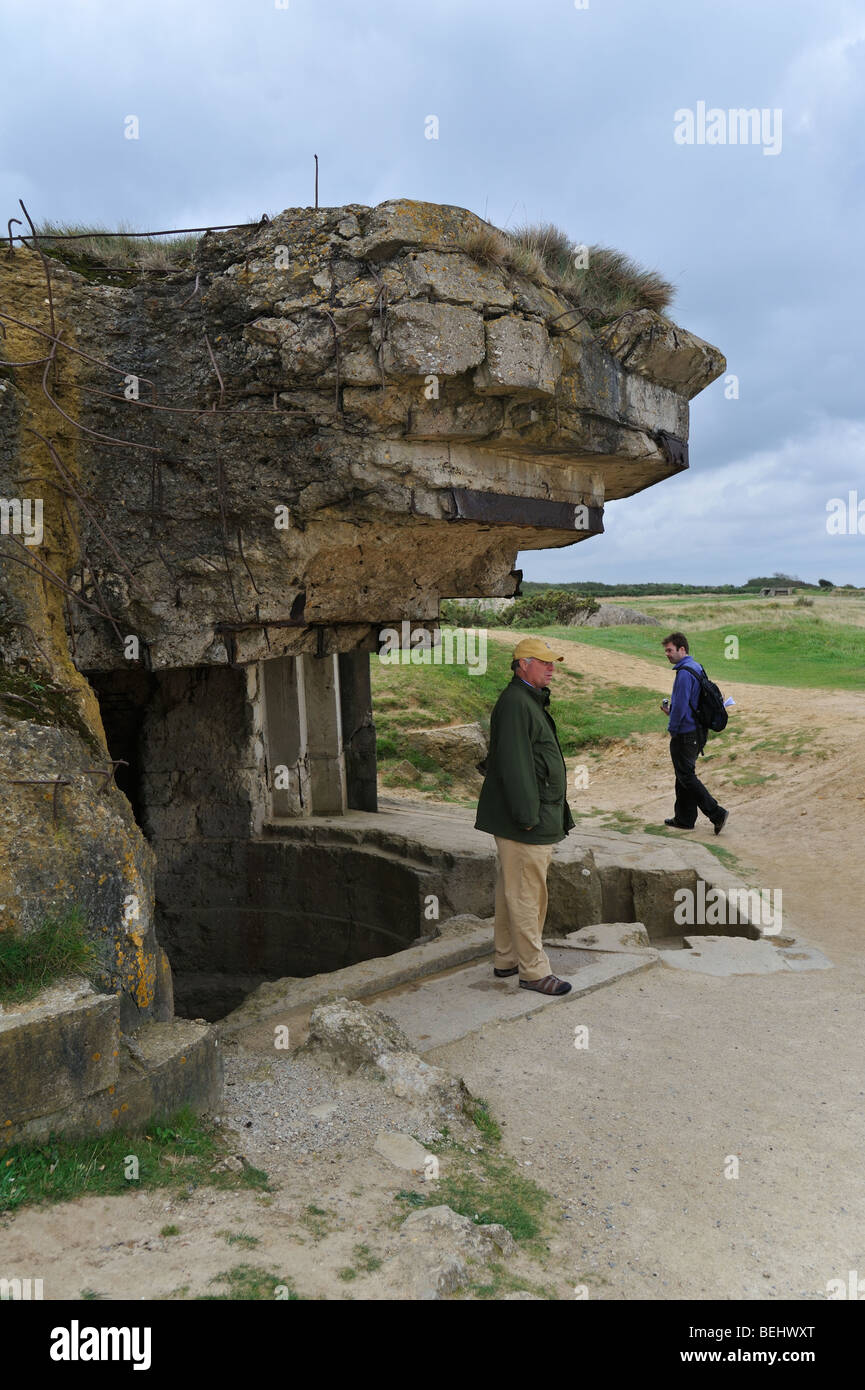 Seconde Guerre mondiale Deux site avec bombardé WW2 bunkers à la Pointe du Hoc, Normandie, France Banque D'Images