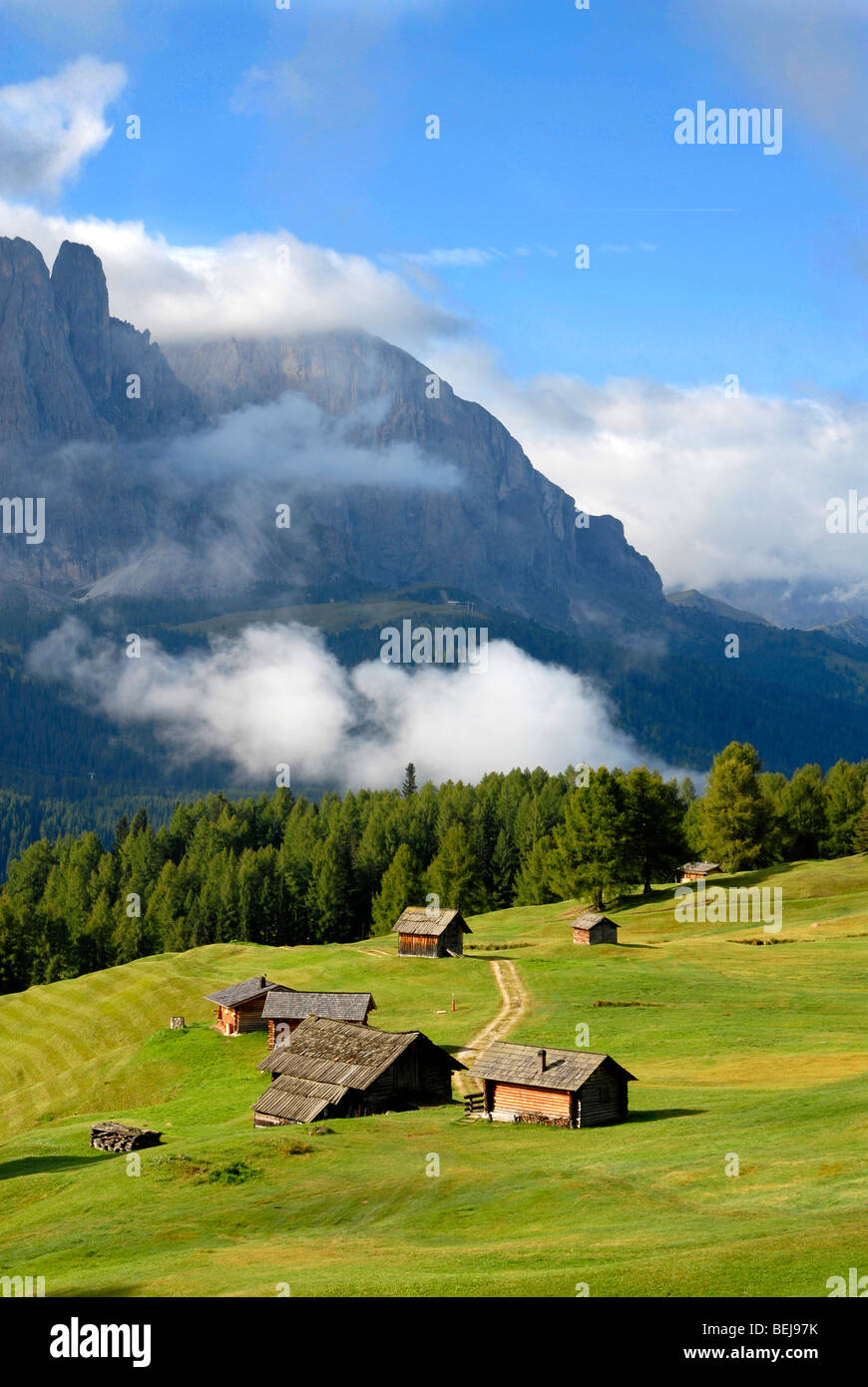Chalet de montagne, près de Juac refuge, Parc Naturel Puez Odle, vallée de Gardena, Alto Adige, Italie Banque D'Images