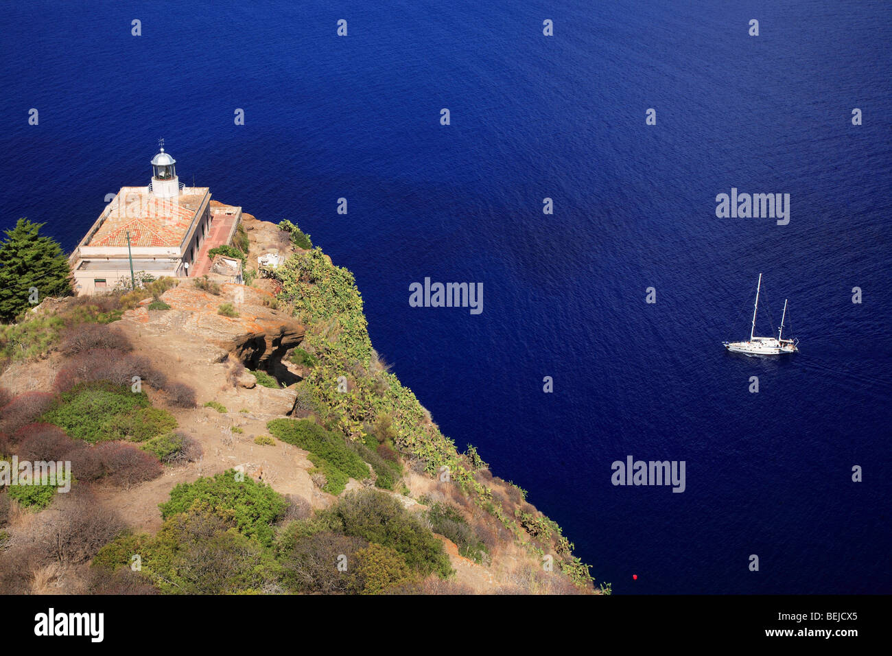 Phare, Punta Omo Morto, Ustica, Ustica, Sicile, Italie Banque D'Images