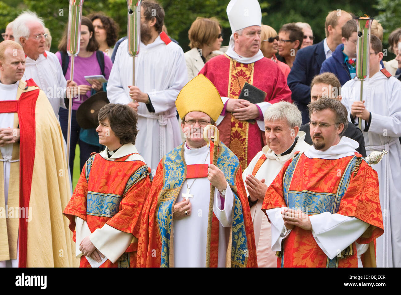Clergé Anglican y compris l'évêque d'Hertford Rt pasteur Christopher Foster Banque D'Images