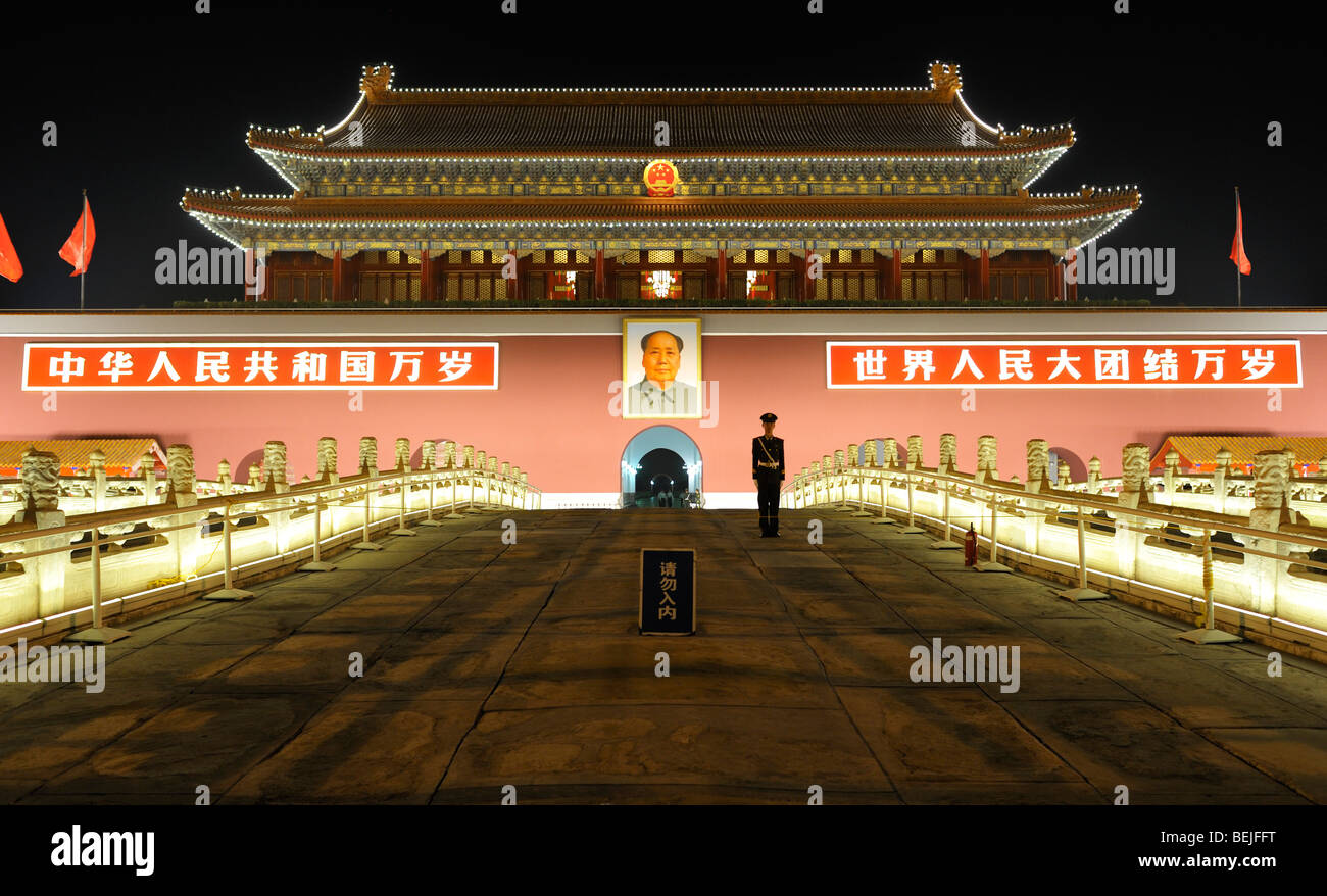 La place Tiananmen et de la porte de la paix céleste de la Cité Interdite, Beijing Banque D'Images