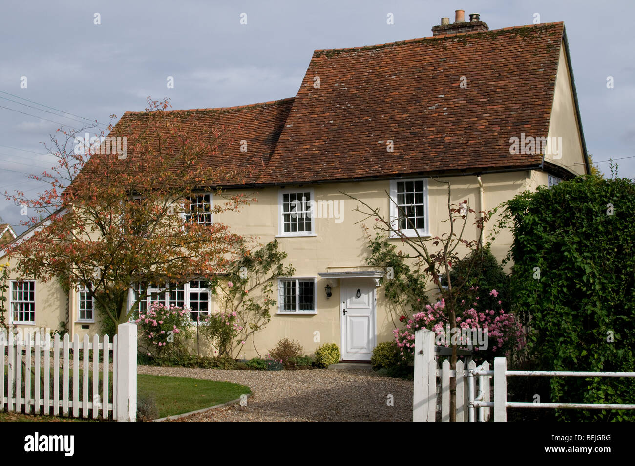Une vieille maison dans le village de Cavendish, Suffolk, Angleterre. Banque D'Images