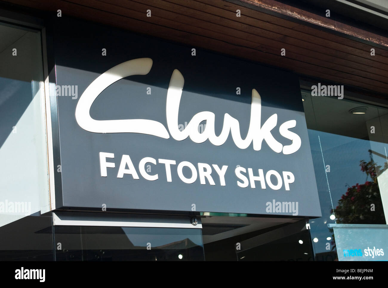 La Boutique Sign Clarks Factory Outlet Shop en Angleterre Somerset Street UK UE Banque D'Images