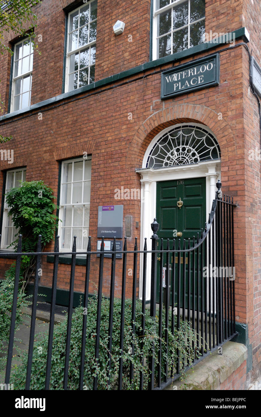 La brique rouge de style géorgien à Waterloo Place, Oxford Road, Manchester, Angleterre, Royaume-Uni. Banque D'Images