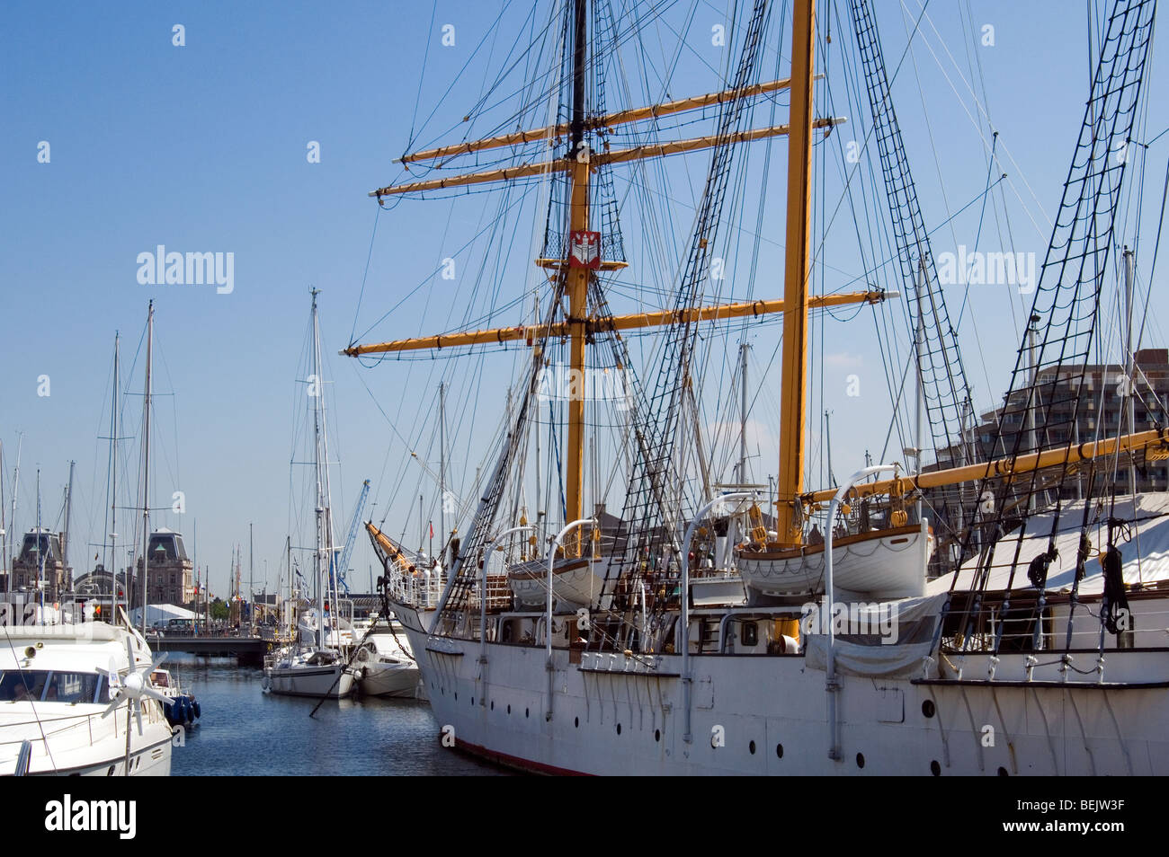 Trois-trois-mâts barque-goélette Mercator conçu par l'explorateur Adrien de Gerlache en Antarctique dans le port d'Ostende, Belgique Banque D'Images