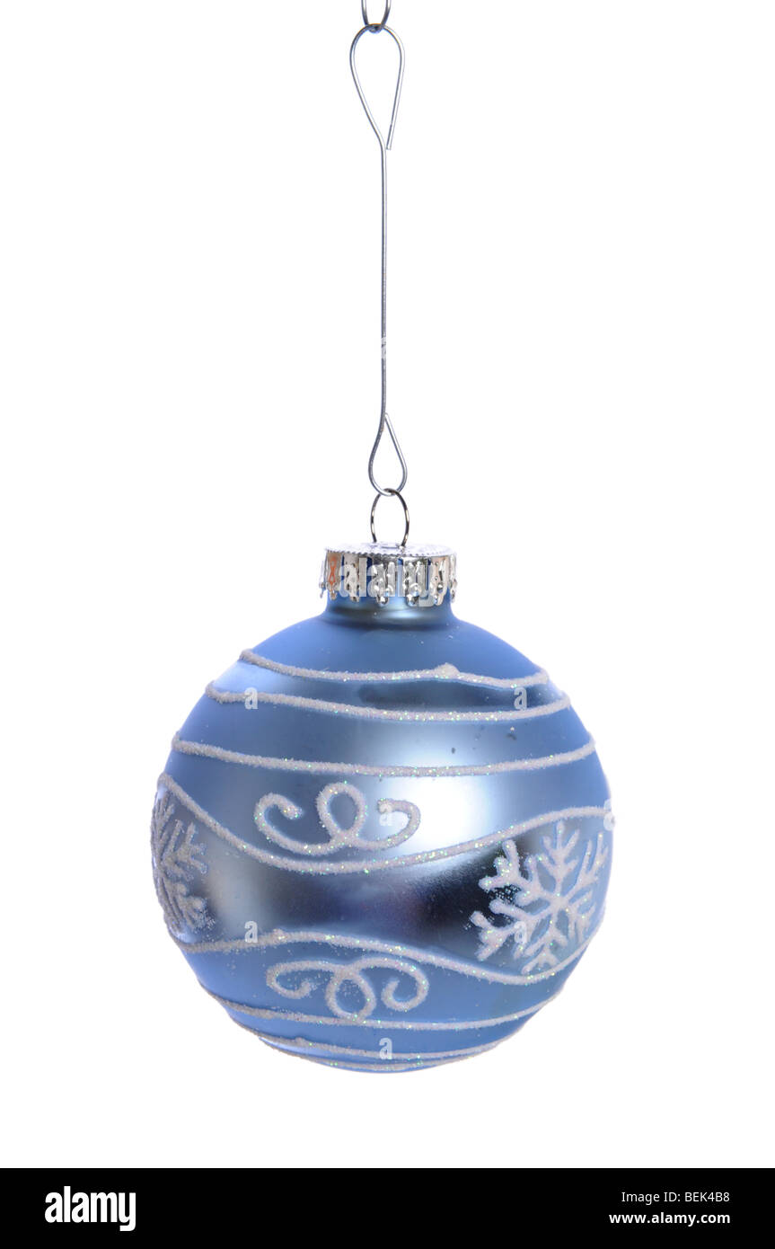 Blue Christmas ornament isolé sur fond blanc Banque D'Images