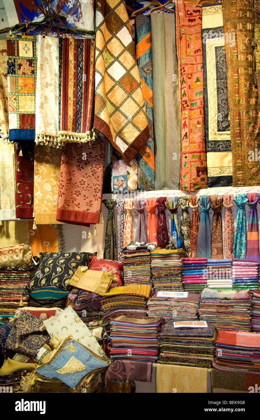 Turquie Istanbul Grand Bazar Kapali Carsi Kapalıcarsı silk Banque D'Images