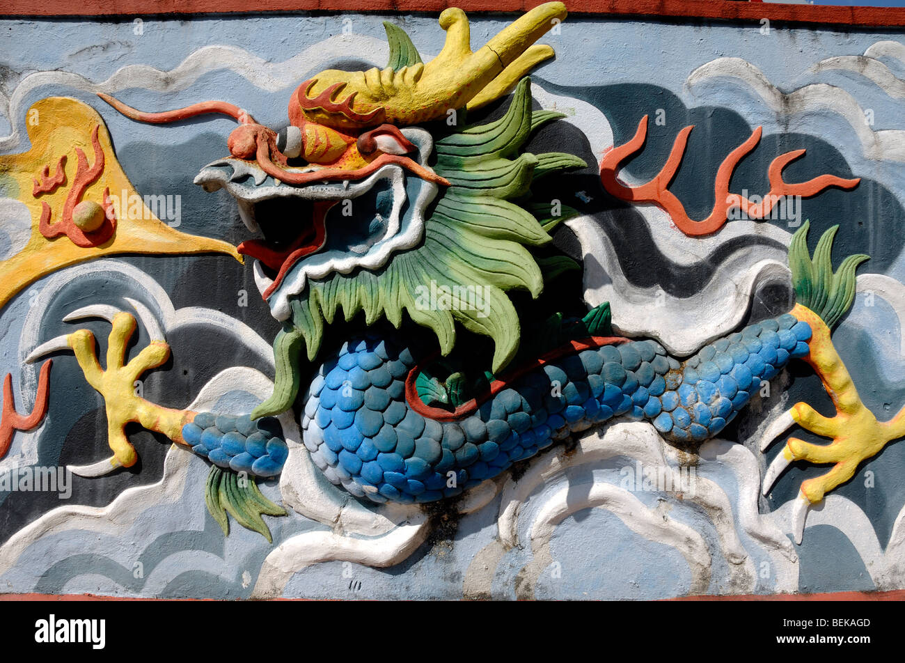 Chinese Dragon Sculpture au temple chinois de Tua Pek Kong Sarawak Kuching Malaisie Bornéo Banque D'Images