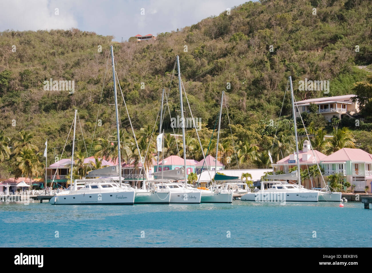 Amarré à la Marina de catamarans dans Soper's Hole, BVI Banque D'Images