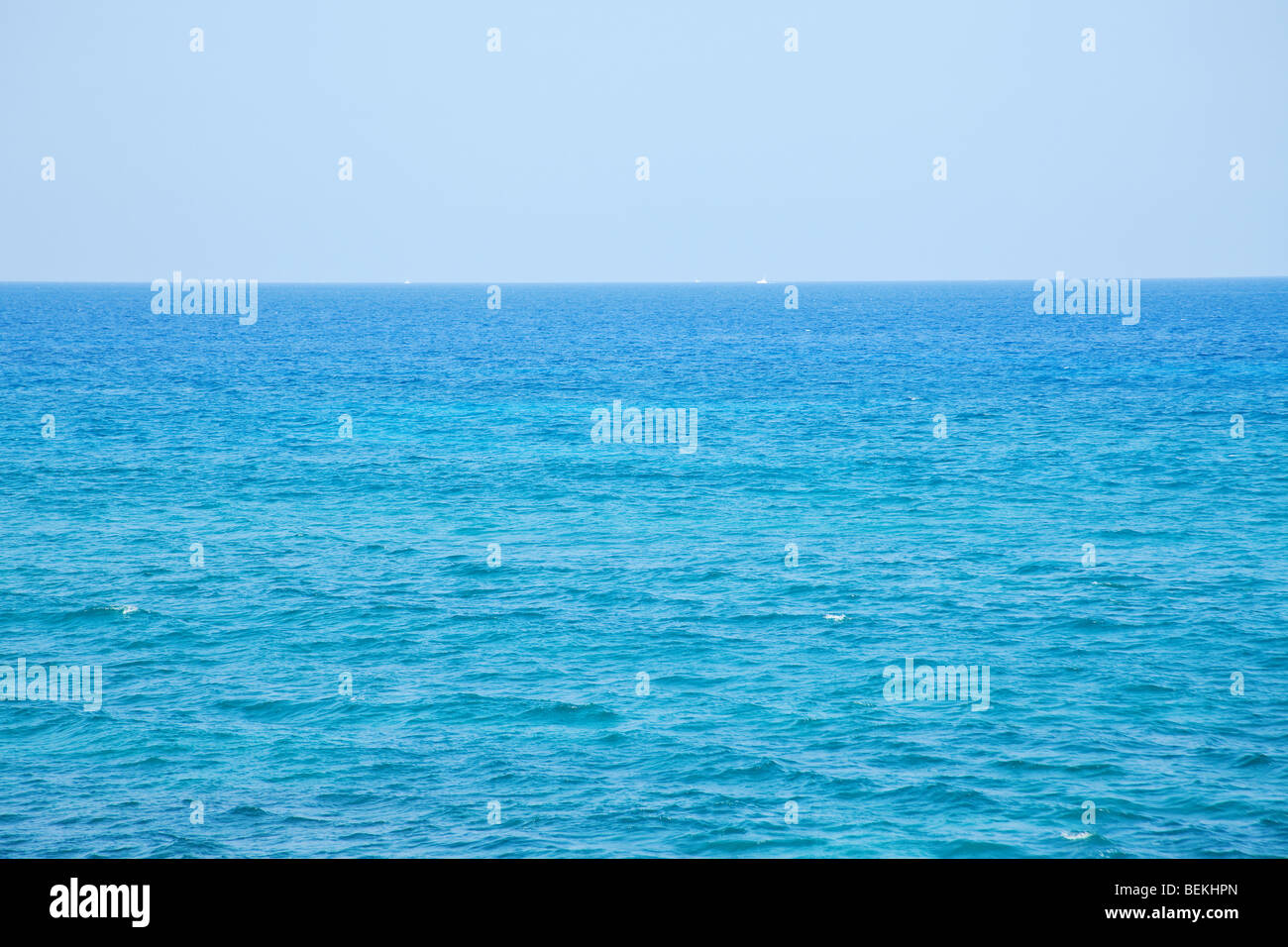 Seascape dans des tons bleu turquoise sur une journée ensoleillée Banque D'Images