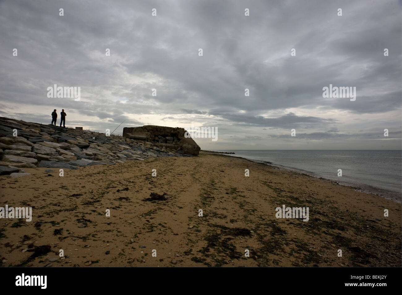 Courseulles-sur-Mer, Normandie, France. Canon allemand du mur de l'Atlantique sur la mise en place d jour Juno Beach. Banque D'Images