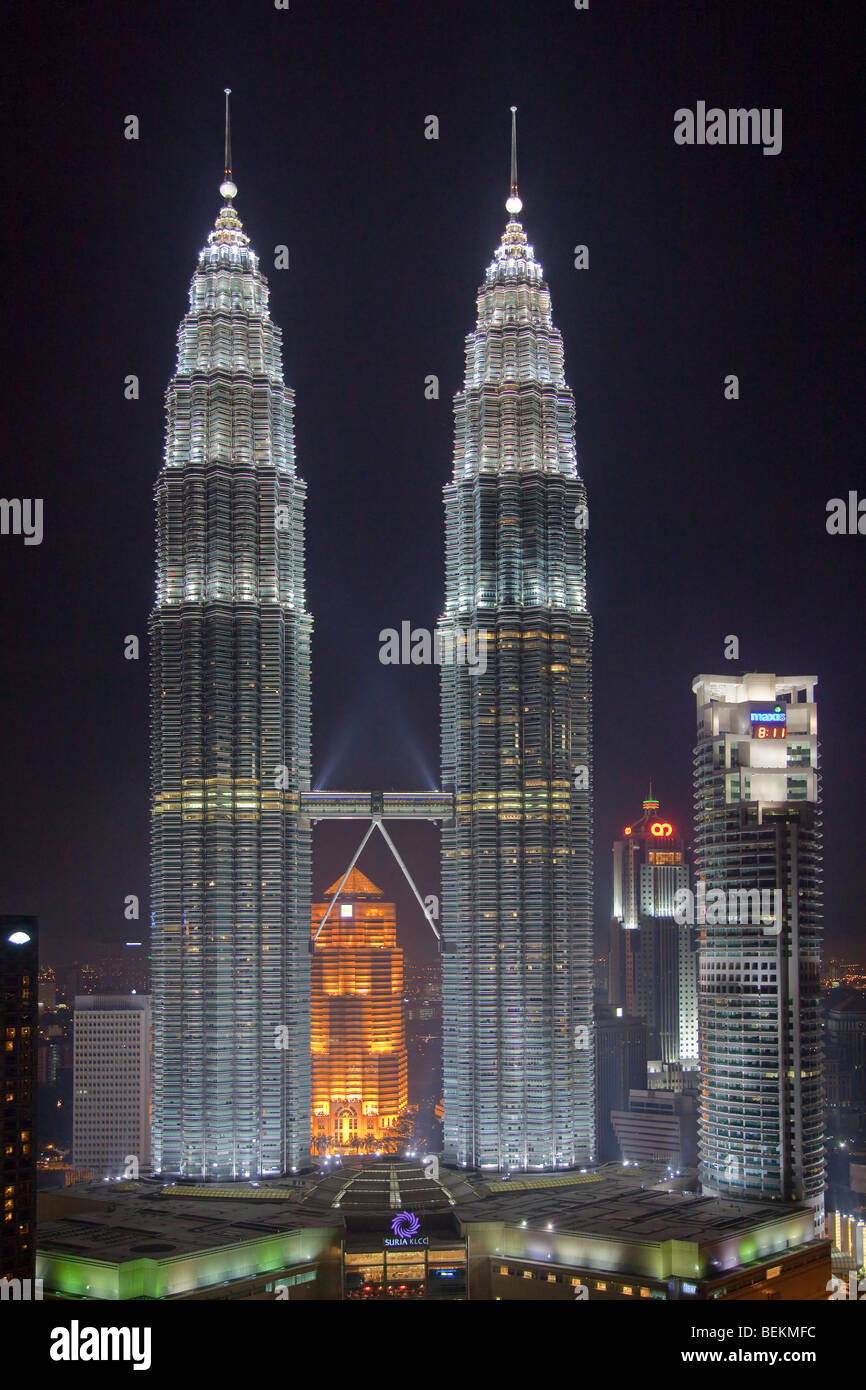 Les tours jumelles Petronas (Malais : Berkembar Menara Tours Petronas) ual Lumpur (Malaisie), vision de nuit Banque D'Images