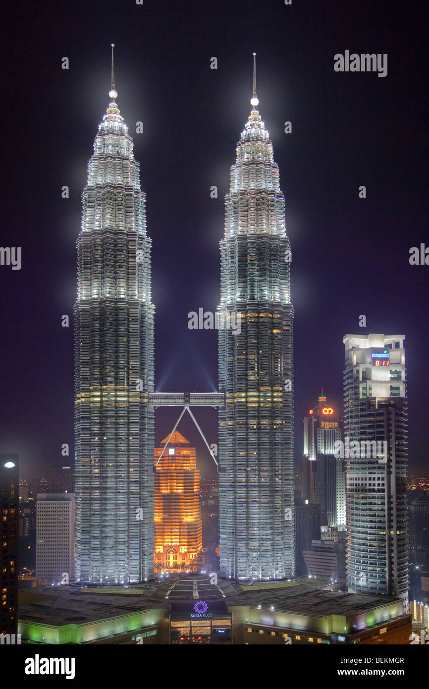 Les tours jumelles Petronas (Malais : Berkembar Menara Tours Petronas) ual Lumpur (Malaisie), vision de nuit Banque D'Images