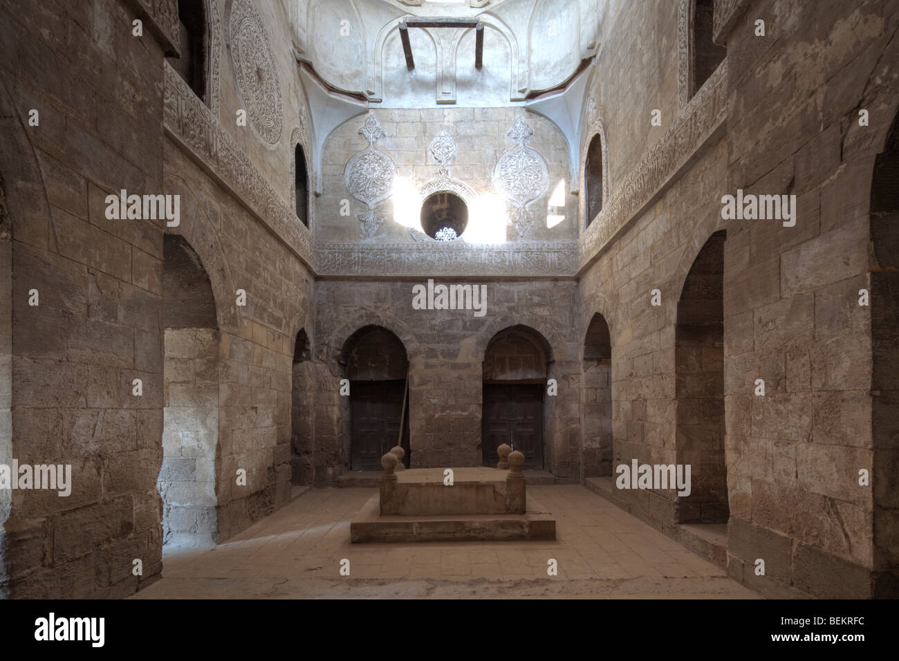 Tombe du Sultan dans Kujuk Aqsunqur de mosquée, Le Caire, Egypte Banque D'Images