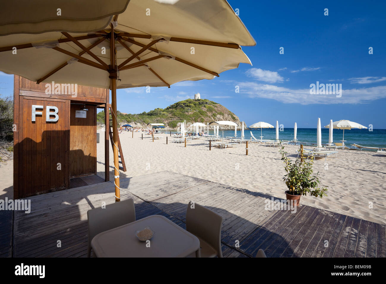 Chia en Sardaigne. Plage de sable blanc en Sardaigne, Italie, Locations Banque D'Images