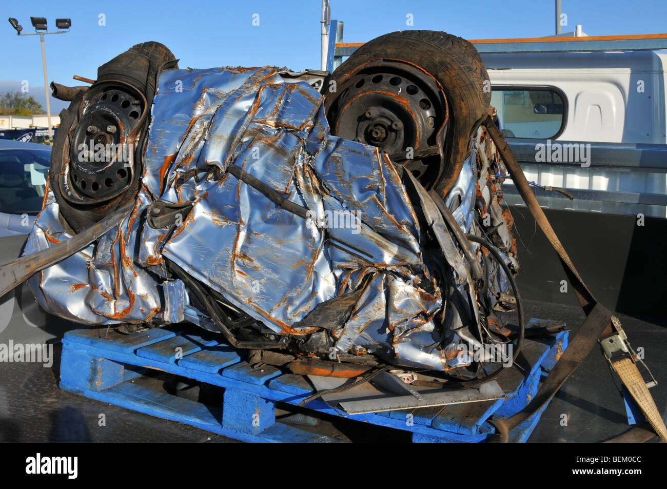 Crushed car cube Banque de photographies et d’images à haute résolution