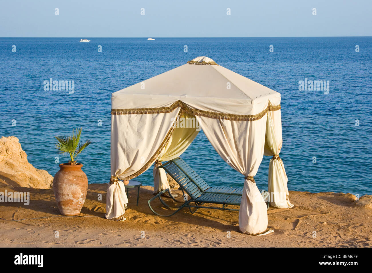 Tente de plage à Sharm el-Sheikh Égypte Photo Stock - Alamy