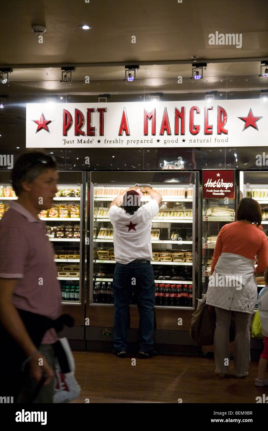 À l'intérieur de Pret a manger au bar café South Terminal, Gatwick airport. Londres. UK Banque D'Images