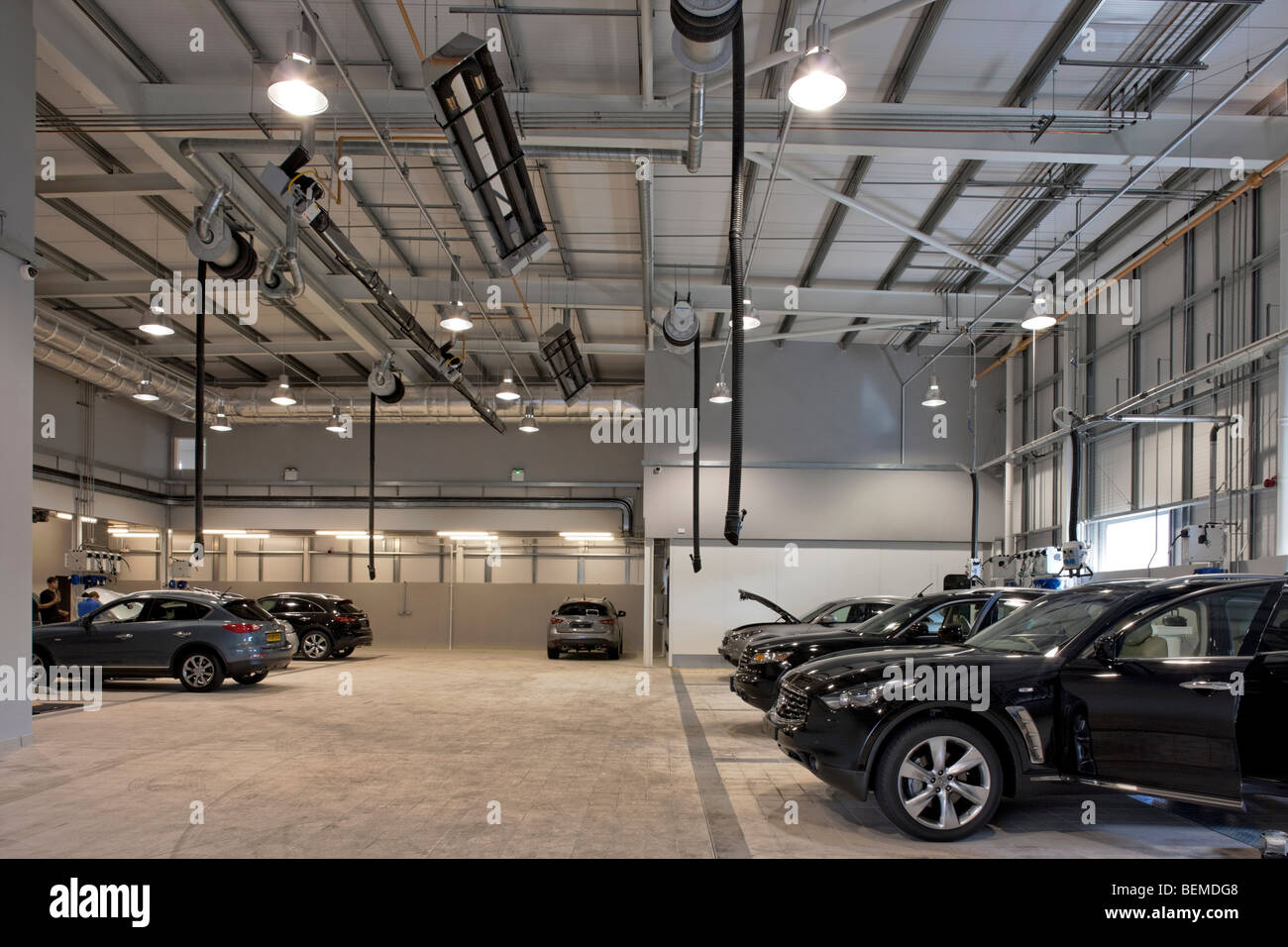 Car Showroom Infiniti dans la lecture Banque D'Images