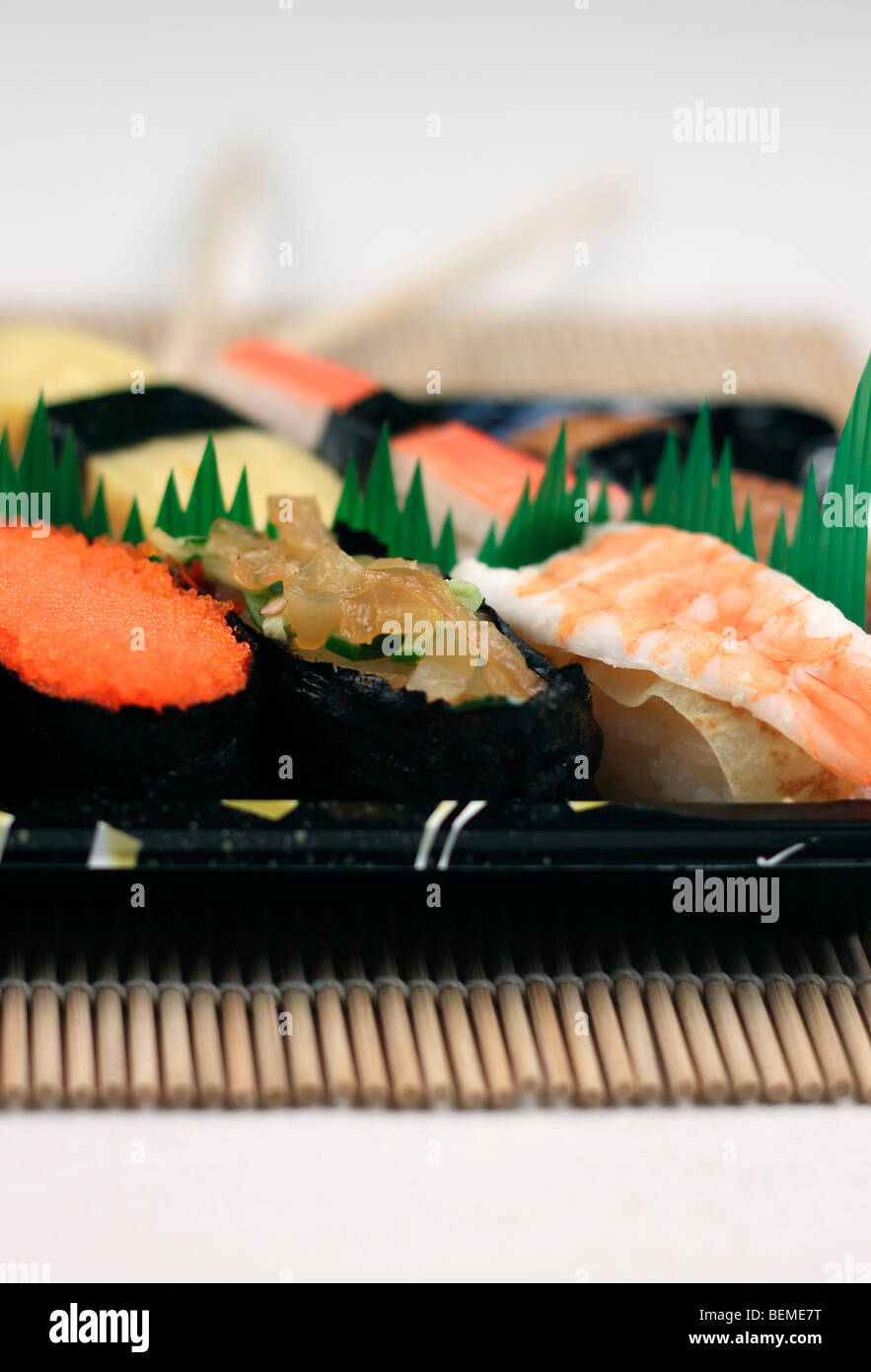Un plateau de sushi Banque D'Images