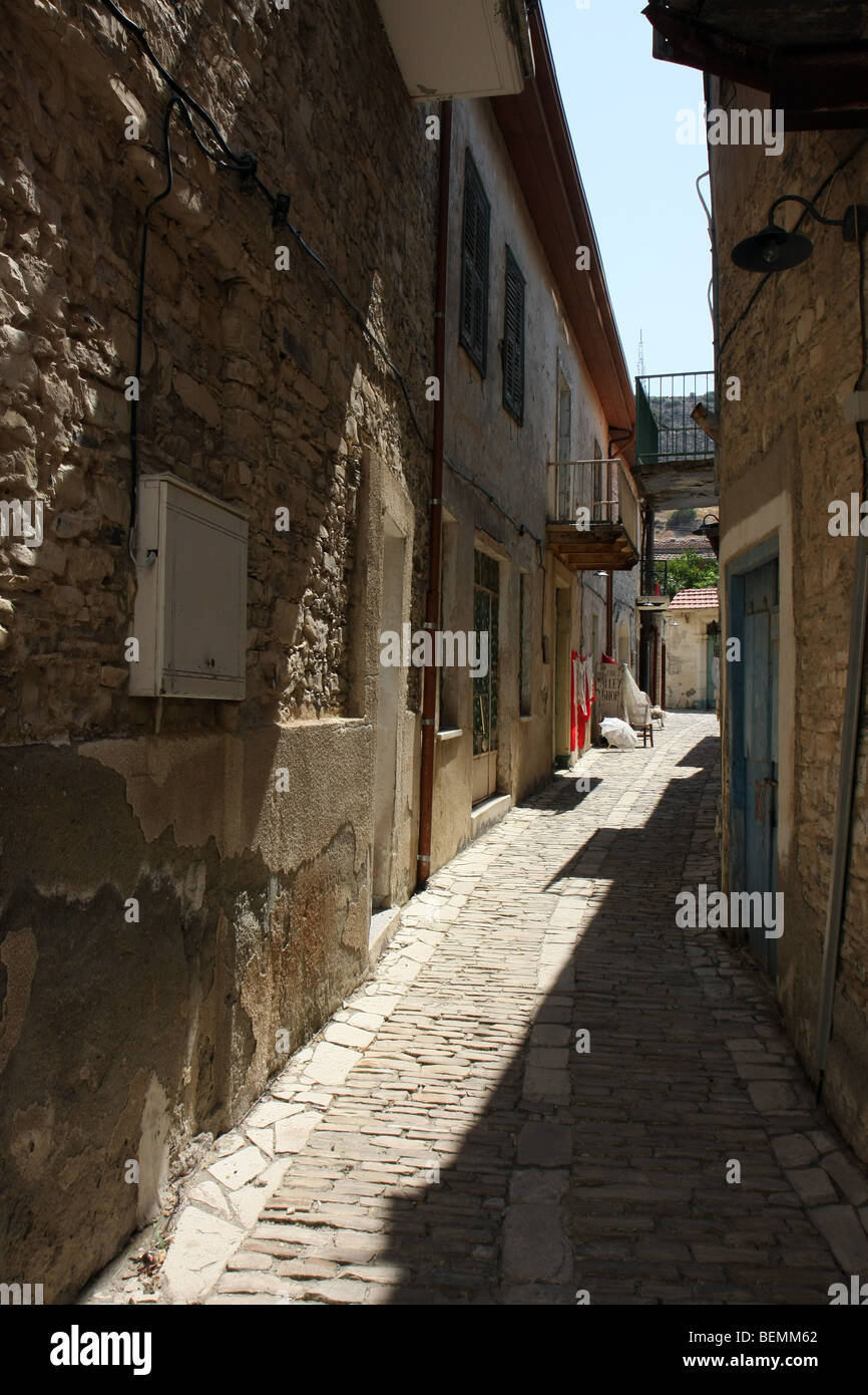 Rue étroite dans le petit village de Lefkara (Chypre). Banque D'Images