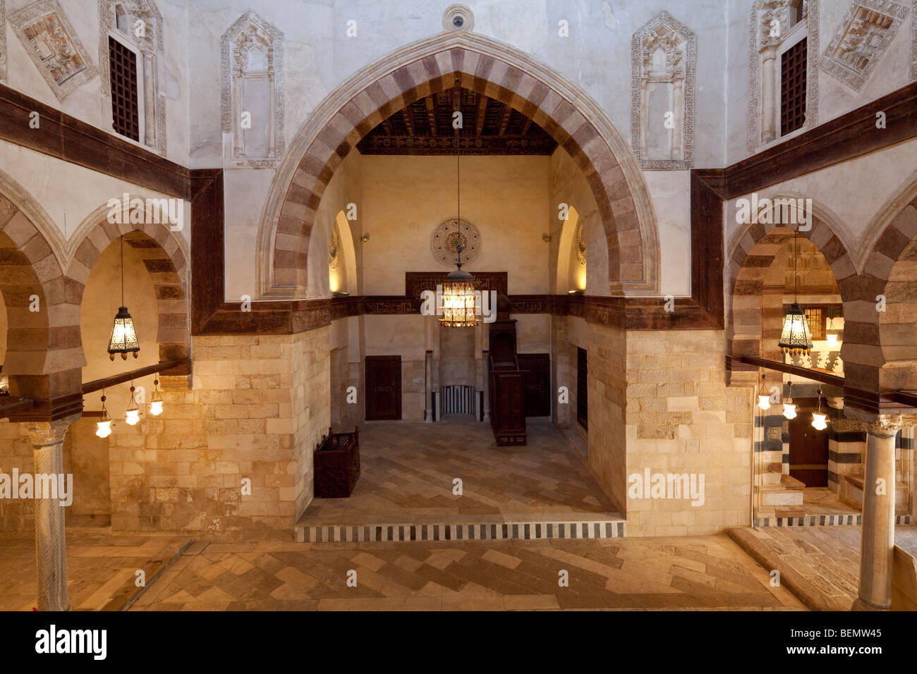 Salle de prière dnmm qibla iwan, complexe d'al-Aslam Silahdar, Le Caire, Egypte Banque D'Images