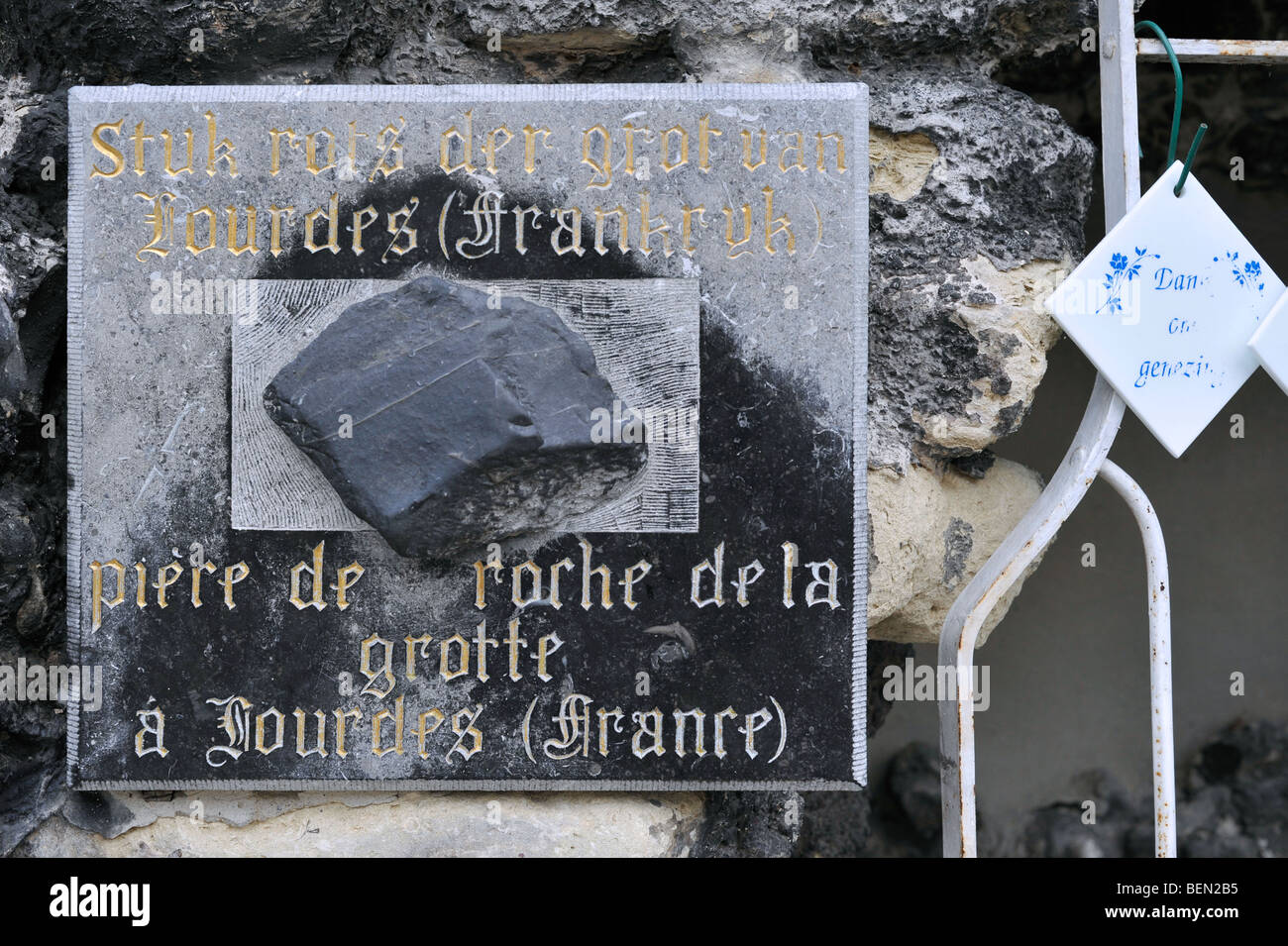 Rocher de la grotte de Lourdes, Oostakker-Lourdes lieu de pèlerinage près de Gand, Flandre orientale, Belgique Banque D'Images