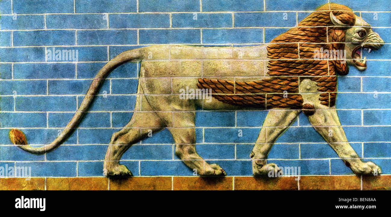 Les murs le long de la voie processionnelle étaient décorés de tuiles vernissées et une frise de 'walking' lions. Banque D'Images