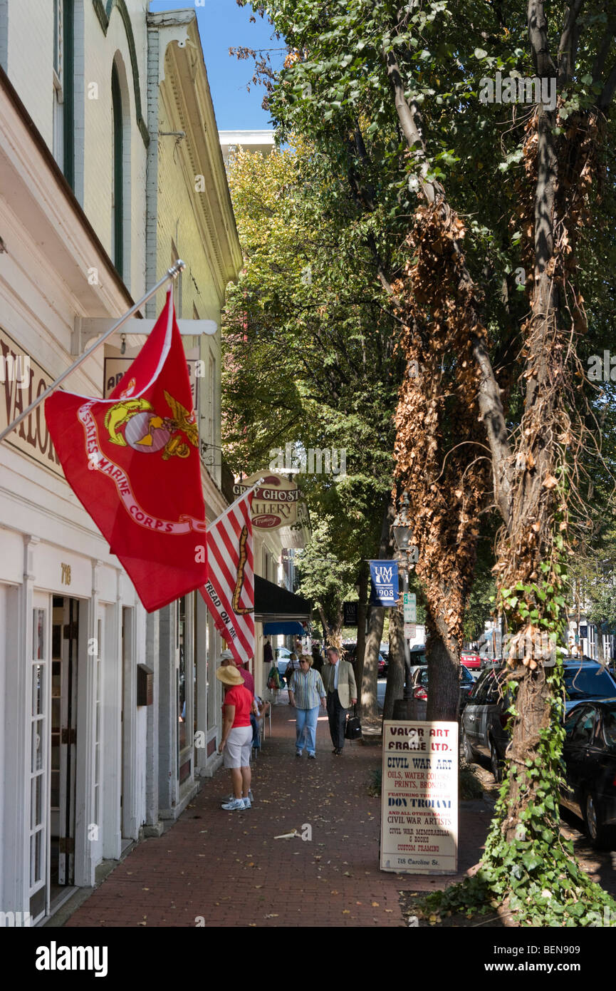 Boutiques sur Caroline Street (la rue principale) dans la vieille ville historique, Fredericksburg, Virginia, USA Banque D'Images