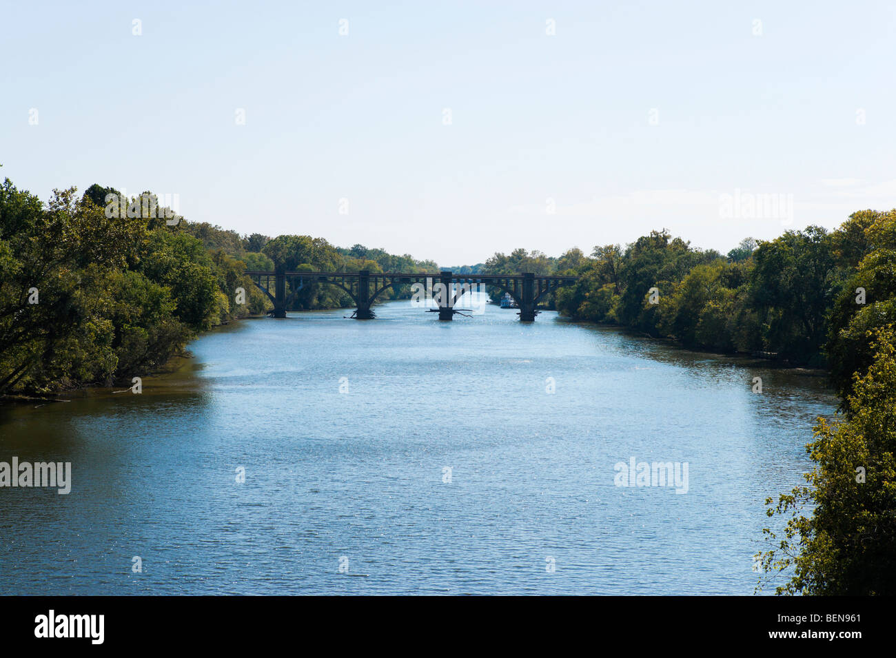 Pont ferroviaire qui traverse la rivière Marshalltown à Fredericksburg, Virginia, USA Banque D'Images