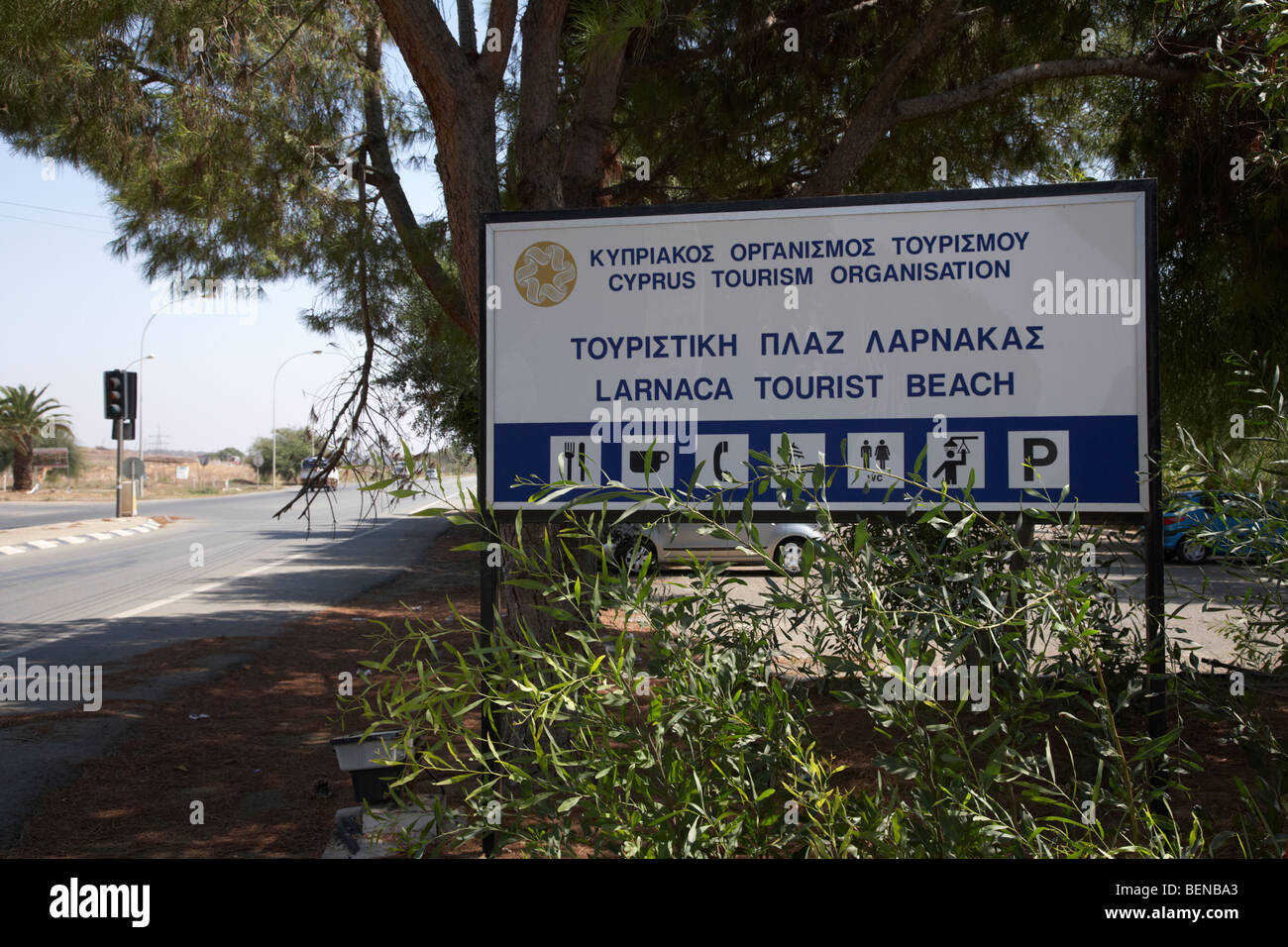 Route principale d'exécution passé Chypre organisation touristique plage municipale à Larnaca bay république de Chypre Europe Banque D'Images