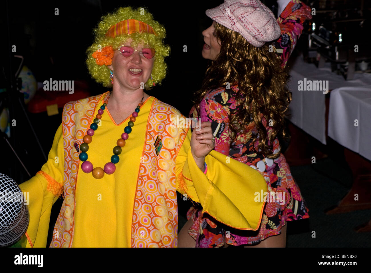 1960 robe de fête d'angleterre kent medway UK Europe Banque D'Images