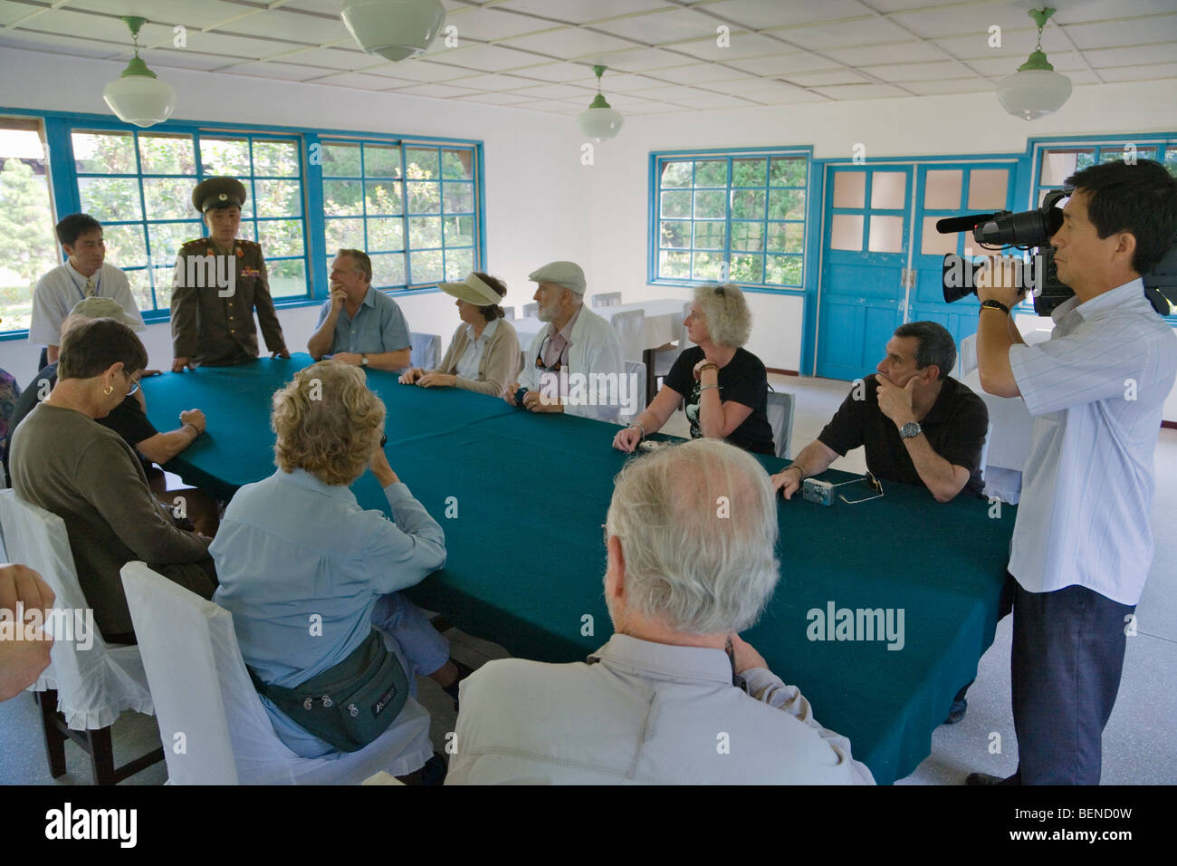 Les touristes à la DMZ (zone démilitarisée coréenne, zone tampon entre la Corée du Nord et du Sud), la Corée du Nord Banque D'Images