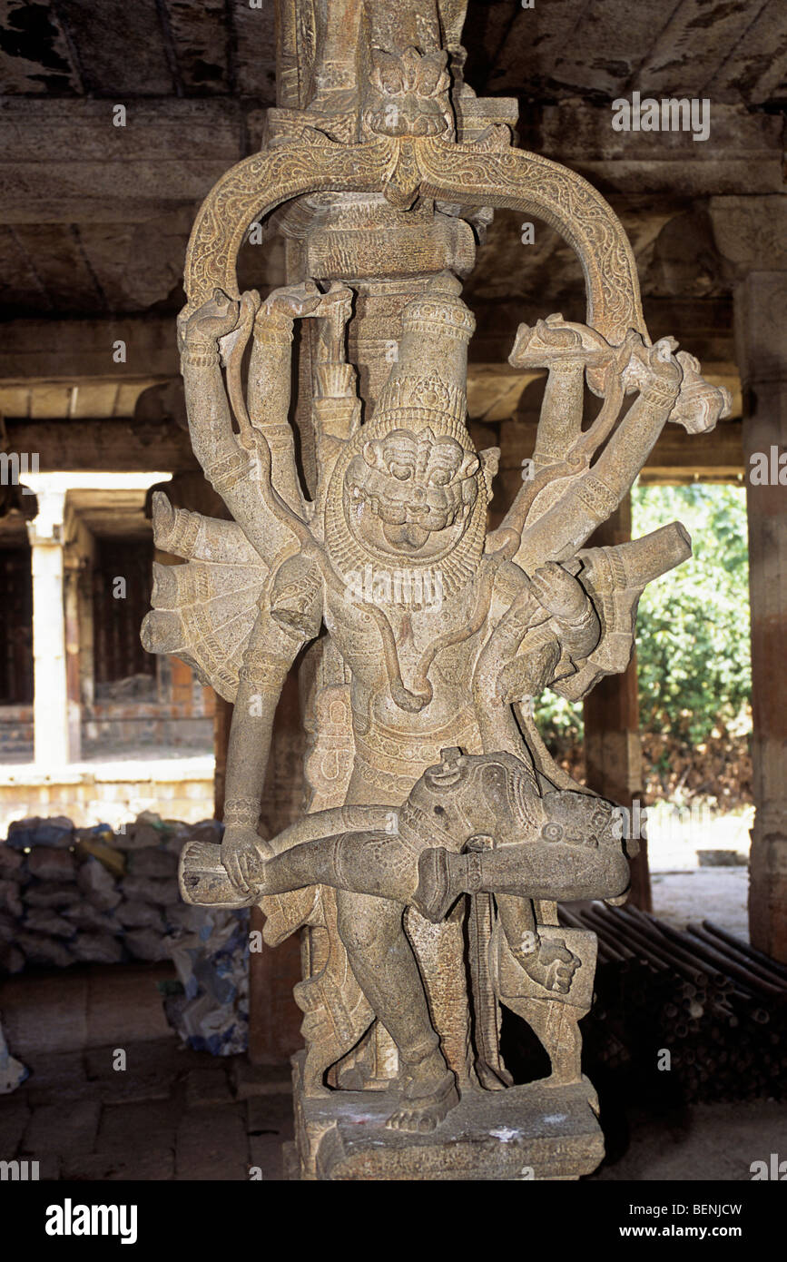 Narasimha sculpture à l'intérieur Sigananda Kudimiyan Swamy Temple à Malai qui est 26 kms de Pudukottai, Tamil Nadu Inde Banque D'Images